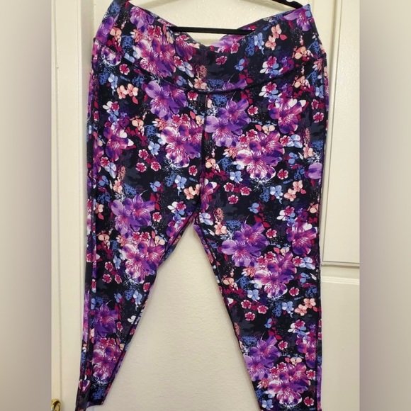 Lane Bryant - Livi Active Floral Capri Leggings 22/24 - Picture 1 of 2